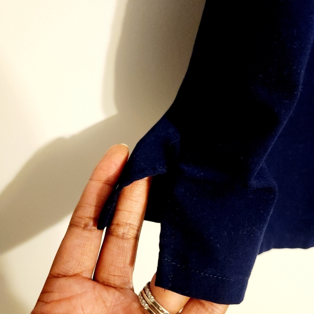 FIGS | Women's Navy Blue V-Neck One Pocket Catarina Scrubs Top (Size XXS) - Picture 9 of 12